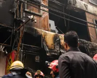 दिल्ली के तुगलकाबाद एक्सटेंशन की इमारत में लगी भीषण आग: 3 लोगों की मौत, 2 की हालत गंभीर