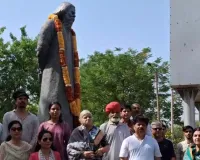 42 वर्षों से संस्कृति की पहचान बनी गुरुदेव की प्रतिमा, स्थापना दिवस पर मूर्तिकार डॉ. सुमहेन्द्र को भावभीनी श्रद्धांजलि
