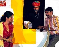 ढूंढ़ारी हास्य नाटक “ऊपरी हवा” बना आकर्षण का केंद्र, दर्शकों ने जमकर की सराहना