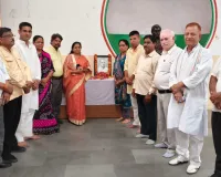 श्रद्धांजलि सभा: पीसीसी मुख्यालय में पूर्व प्रधानमंत्री पीवी नरसिम्हा राव की जयंती पर पुष्प अर्पित