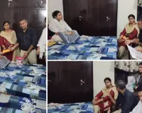 कांग्रेस नेताओं ने की रेशु गुप्ता से मुलाकात, सहायता राशि सौंपी