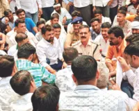 भाजपा नेता के भाई की मौत मामला : मृतक के परिजनों ने लगाया साजिश के तहत हत्या का आरोप, मोर्चरी के बाहर धरना