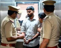 मुंबई में लिफ्ट में शर्मनाक हरकत : नाबालिग को घूरकर करने लगा अश्लील हरकत, शोर करने पर भागा आरोपी