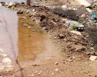 नाली पर अतिक्रमण से रास्ते में जलभराव, मोहल्लेवासी परेशान