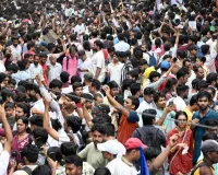 लोकतंत्र की तस्वीर या सुरक्षा से समझौता ?