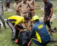उत्तराखंड में गहरी खाई में गिरा अनियंत्रित डंपर, हादसे में चालक सहित 2 लोगों की मौत