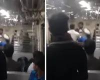 मुंबई लोकल ट्रेन में चले लात-घूंसे : हिंसक झड़प में 2 लोगों के सिर में गंभीर चोट, एक का बहा खून