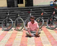 पार्क और घरों के बाहर से साइकिलें चुराने वाला शातिर गिरफ्तार, 8 साइकिल बरामद
