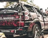 स्कॉर्पियो हादसे के खिलाफ अनोखा प्रदर्शन : एयरबैग नहीं खुलने का आरोप, विरोध में सड़क पर उतरे परिजन और दोस्त