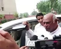 खड़गे का केंद्र पर बड़ा हमला: छात्रों पर चलाई गोलियां, पैलेट गन और आंसू गैस के गोले दागे.....कौन लेगा जिम्मेदारी ?