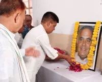 कांग्रेसजनों ने बरकतुल्लाह खां को पुष्पांजलि की अर्पित, कांग्रेस नेता और कार्यकर्ता रहे मौजूद