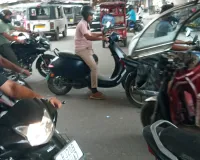 छावनी चौराहे पर दोपहर में लगा लंबा जाम : घंटों फंसे वाहन, राहगीर रहे परेशान