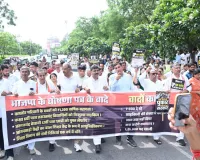 स्कूलों की जर्जर हालत और एंट्री बैन पर कांग्रेस विधायकों का विधानसभा घेराव, काली पट्टी बांधकर विधायकों ने निकाला पैदल मार्च
