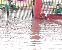बारिश में बदइंतजामियों का अभिनय : रवीन्द्र मंच पर ‘गुम’ हुई व्यवस्थाएं, जर्जर भवन ने कलाकारों-दर्शकों की बढ़ाई मुश्किलें