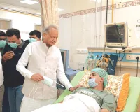 कांग्रेस नेताओं ने जूस पिलाकर तुड़वाया छात्र नेता शुभम रेवाड़ का अनशन