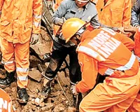 मुंबई में भूस्खलन से 7 लोगों की मौत : कई अन्य के मलबे में दबे होने की आशंका, लोगों को बाहर निकालने के लिए अभियान जारी