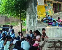 सरकारी स्कूलों की बदहाल तस्वीर, कहीं टीनशेड के नीचे तो कहीं मंदिर परिसर में चल रहे स्कूल