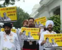 आप विधायकों ने विधानसभा में दवा घोटाले को लेकर किया प्रदर्शन : भाजपा के खिलाफ नोरबाजी, स्वास्थ्य मंत्री के इस्तीफे की मांग