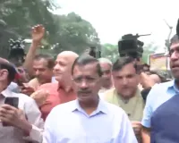 ई-20 पेट्रोल मुद्दे पर अरविंद केजरीवाल का विरोध मार्च, आप दफ्तर से प्रधानमंत्री आवास की ओर बढ़े कार्यकर्ता
