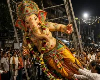 मुंबई में गणेश प्रतिमा के आगमन जुलूस में बड़ा हादसा: प्रतिमा गिरने से दो लोगों की मौत, पांच घायल; जांच शुरू
