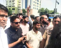 नगर निगम चुनाव: वार्ड 24 के कार्यकर्ताओं ने मतगणना परिसर के बाहर किया विरोध प्रदर्शन