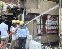 त्रिपोलिया बाजार के सेठी कॉम्प्लेक्स में भीषण आग, 20 से ज्यादा दुकानें चपेट में