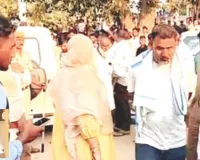 थाने के गेट पर पत्थर से युवक की हत्या : आरोपी हिरासत में, पढ़े पूरी खबर 