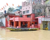 वाराणसी में बाढ़ का खतरा! गंगा का जलस्तर चेतावनी बिंदु से ऊपर, बाढ़ राहत शिविरों में विस्थापित परिवारों को दी जा रही सुविधाएं