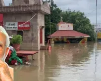 गंगा का जलस्तर चेतावनी निशान से ऊपर, पीएम मोदी ने फोन पर लिया बाढ़ की स्थिति का जायजा