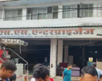 फर्नीचर मार्केट की दुकान में भीषण आग, दो दमकलों ने पाया काबू