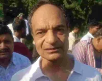 जयपुर में मर्सिडीज से युवक के अपहरण की कोशिश, हादसे के बाद नाले में गिरी कार 