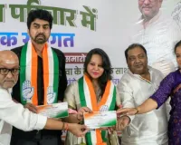 पूर्व IAS अधिकारी राकेश वर्मा और अभिनेत्री फिरदौस बानो कांग्रेस में शामिल, अजय राय ने किया दोनों का स्वागत