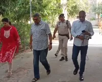 राजस्थान नगर निगम चुनाव 2026: कमिश्नर सचिन मित्तल ने परिवार के साथ किया मतदान, गांधीनगर स्थित PHED कार्यालय के बूथ पर पहुंचकर डाला वोट