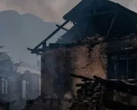 कश्मीर में लगी भीषण आग : दुकानें और घर जलकर खाक, मौके पर पहुंची अग्निशमन विभाग की गाड़ियां