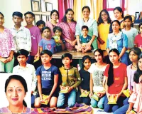 समाजसेवा की मिसाल बनीं आरती, महिलाओं को न्याय और बच्चों को शिक्षा की दिखा रहीं राह 
