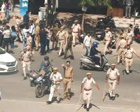 पर्ची मिलने पर कोचिंग टीचर ने छात्र को पीटा, विरोध में उतरे छात्र तो पुलिस से झड़प
