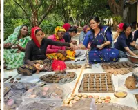 जयपुर में गोबर के 10 लाख दीपक बिके, रोजाना बन रहे 10 हजार