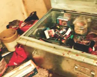 राजापार्क के 9 बींस कैफे में फिर मिला अवैध हुक्का बार, हुक्का उपकरण; पाइप और 12 चिलम जब्त