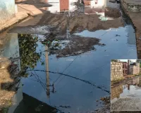 गांव की गलियों में कीचड़, ग्रामीणों का निकलना हुआ मुश्किल
