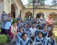 राजकीय सेठ आनन्दीलाल पोद्दार बधिर उच्च माध्यमिक विद्यालय जयपुर में विद्यार्थियों को निशुल्क बैग वितरण, विद्यार्थियों में दिखा उत्साह