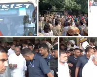 CEC के खिलाफ राहुल, प्रियंका और खड़गे के नेतृत्व में विपक्ष का सुप्रीम कोर्ट तक मार्च, पुलिस ने रोका; आकाशवाणी की ओर बढ़े नेता