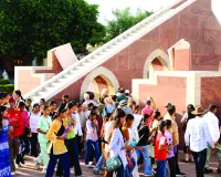 गुलजार रहे जयपुर के पर्यटन स्थल : आमेर महल में उमड़े 7100 पर्यटक, हवामहल और जंतर-मंतर में भी रही रौनक