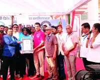 एक पैर पर 60 पाउंड वजन लेकर लगाए 670 पुशअप, बनाया विश्व रिकार्ड