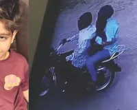 दिनदहाड़े 6 साल के बच्चे का अपहरण: तीन महीने पहले मां हुई थी लापता, अब बेटे के अपहरण से परिवार में हड़कंप ; थाने पर प्रदर्शन