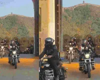 नशे के खिलाफ राष्ट्रीय मोटरसाइकिल रैली पहुंची आमेर, पुष्प वृष्टि और तिलक लगाकर किया गया स्वागत