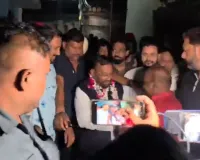 स्वामी प्रसाद ने आजम के परिजनो से की मुलाकात, सीईसी पर साधा निशाना; यूपी की राजनीति में मची हलचल