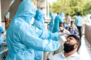 देश में लगातार घट रहे कोरोना संक्रमण के केस, 24 घंटे में आए 1.32 लाख से ज्यादा नए संक्रमित, 2713 मौतें