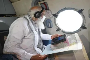 'ताउते' तूफान से गुजरात में नुकसान का PM मोदी ने लिया जायजा, प्रभावित क्षेत्रों का किया हवाई निरीक्षण