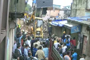 मुंबई में मालवणी इलाके में हादसा: 4 मंजिला इमारत ढहने से 11 लोगों की मौत, 7 गंभीर घायल