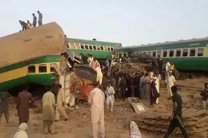 पाकिस्तान: सिंध के घोटकी जिले में ट्रेन दुर्घटना में मृतकों की संख्या हुई 62, 100 से ज्यादा लोग हुए घायल
